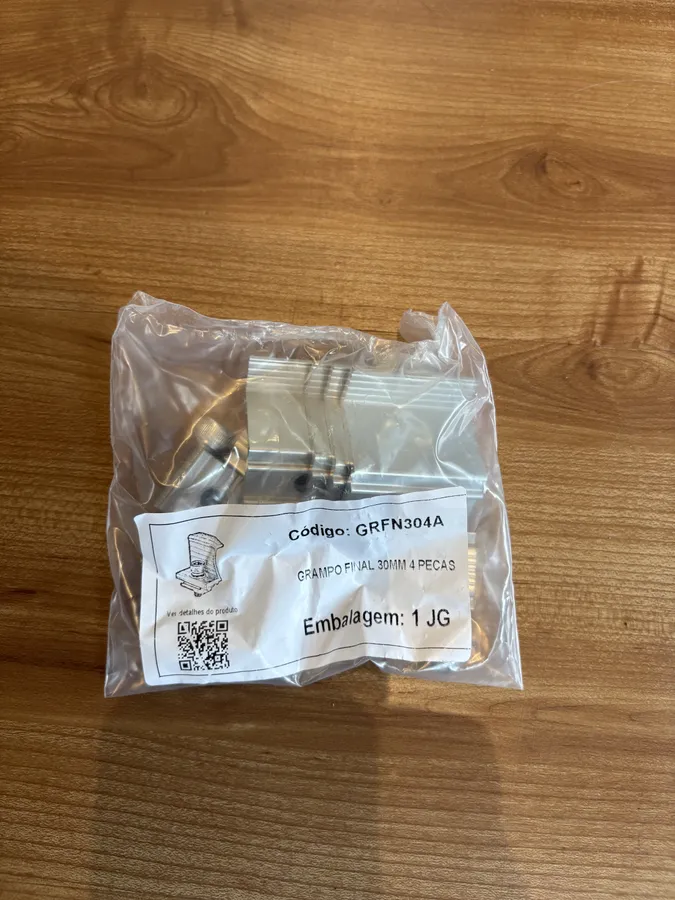 Grampo final para travamento de painel solar na extremidade da fileira